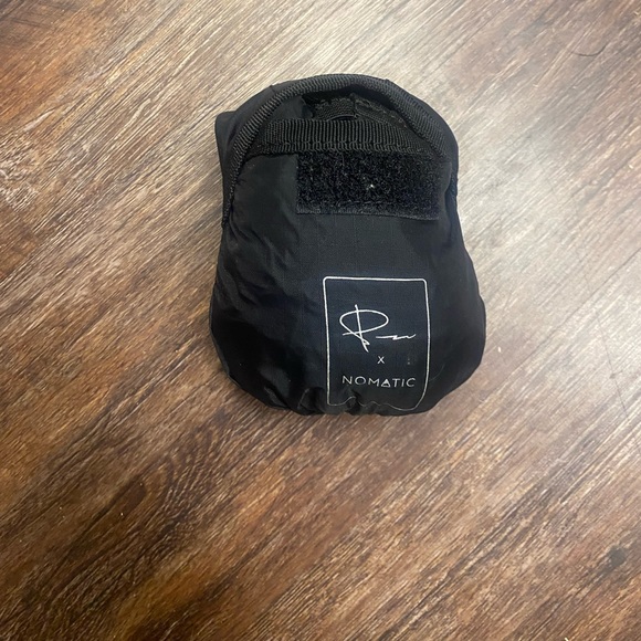 Like new Peter McKinnon X Nomatic camera bag - Picture 8 of 8